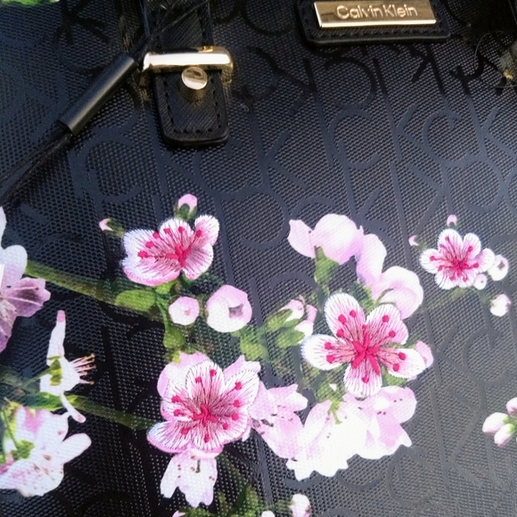 WALLET SOLD Calvin Klein Signature Black Floral Shopper Tote + Wallet - Picture 6 of 16